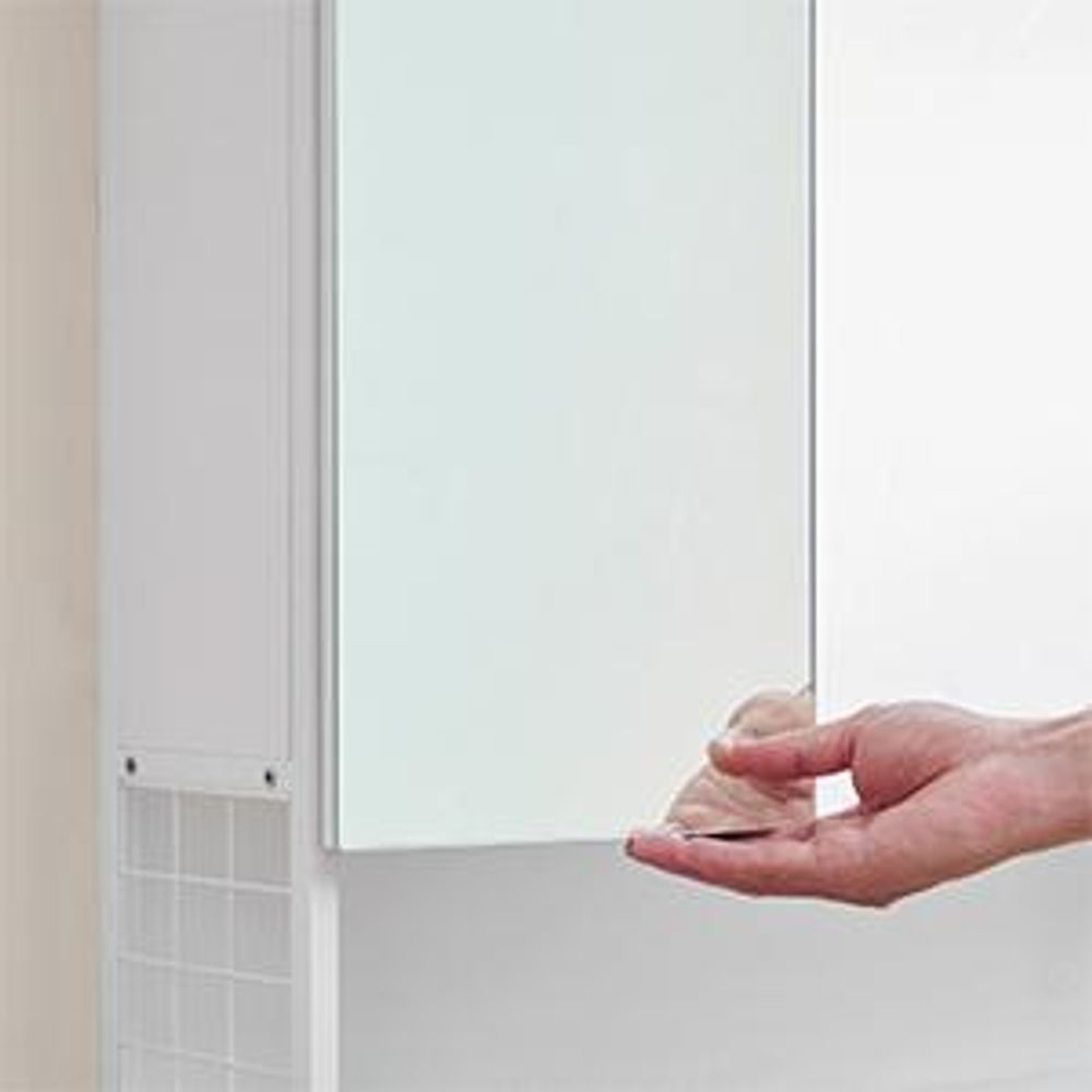 VASAGLE Badezimmerschrank mit 3 Türen, Spiegelschrank, Wandschrank, Stecker, Hängekorb, Haartrockner-Halter, viel Stauraum
