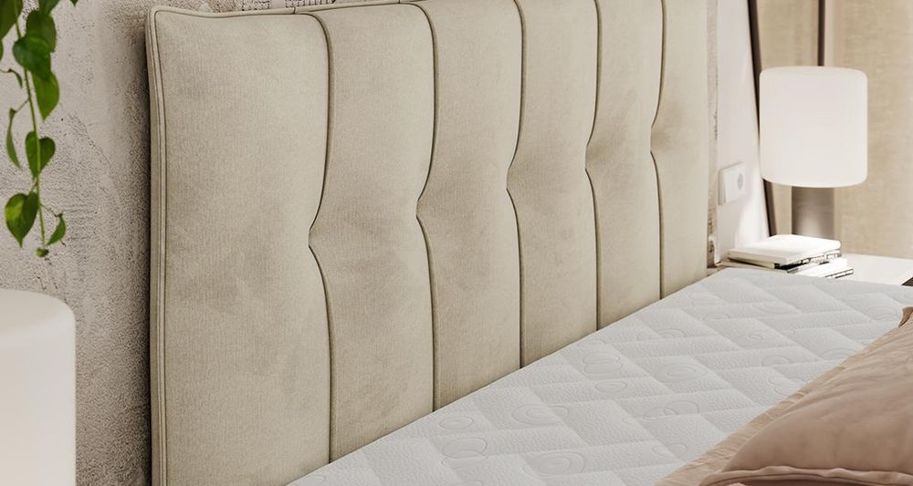 Vergrößern Sie das Kopfteil des Boxspringbettes, das Foto zeigt beige Stoff