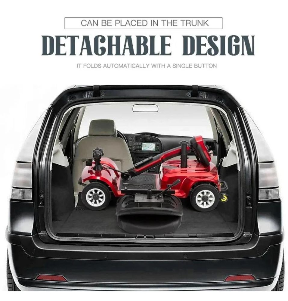 Zerlegtes Seniorenmobil im Kofferraum eines Autos