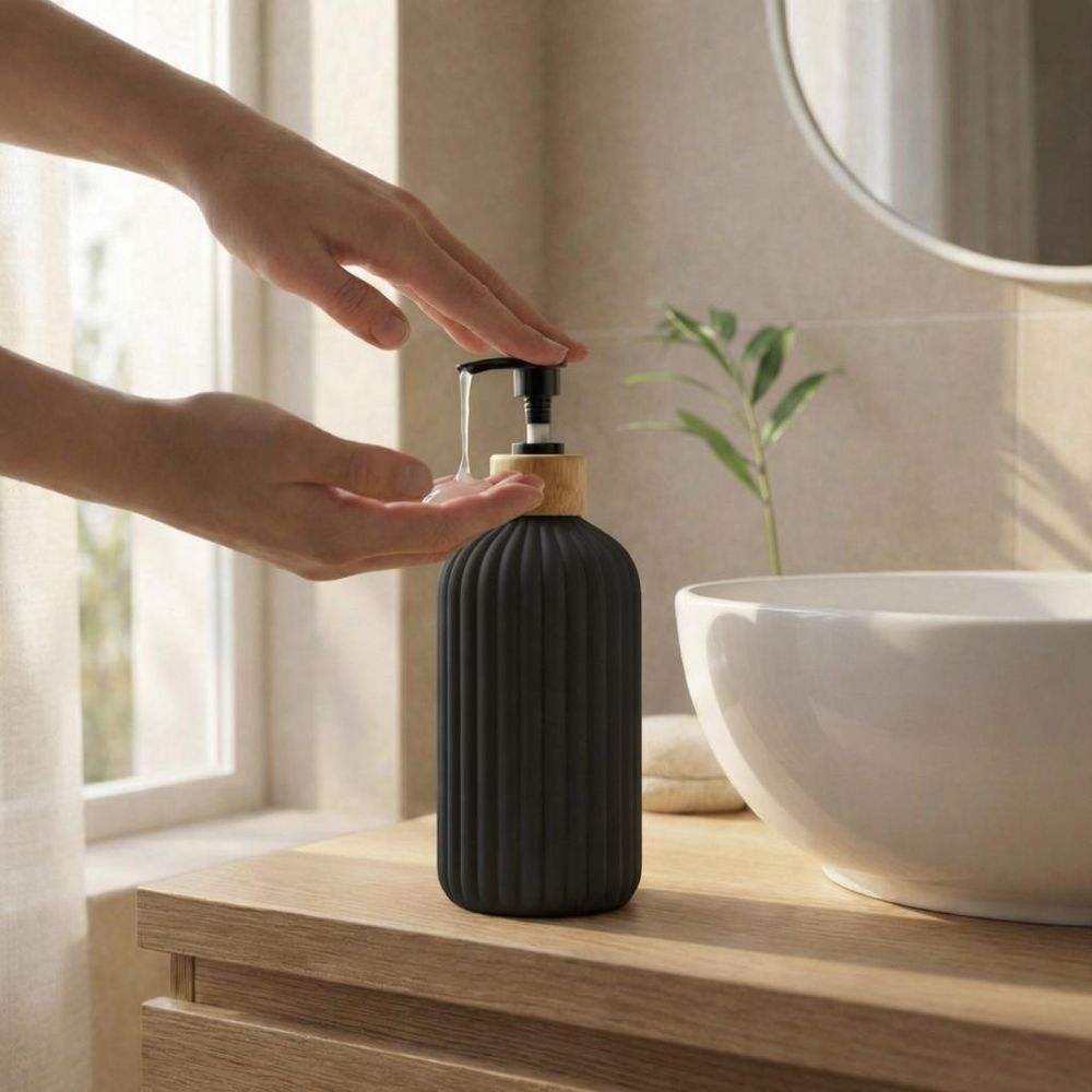 WELLHAUS Seifenspender/Shampooflasche 500ml, Schwarz, Matt
