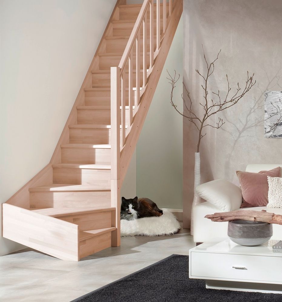 Holztreppe Intercon Casablanca | Buche | 1/4 gewendelter Verlauf | Rechtswendelung | 60 cm Breite | einseitiges Geländer | mit Setzstufen
