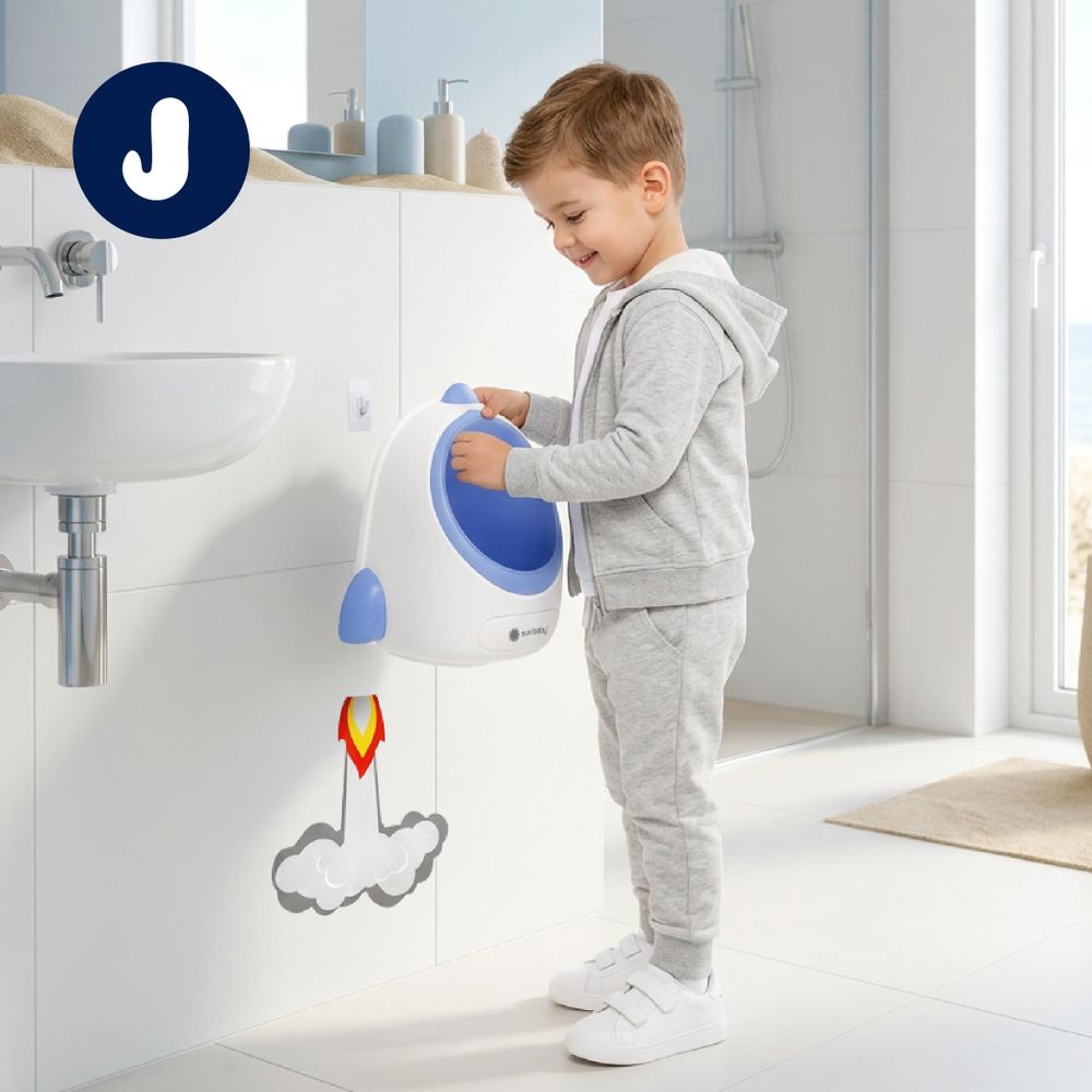Bambino che tiene in mano il vasino a parete, pronto per il montaggio.