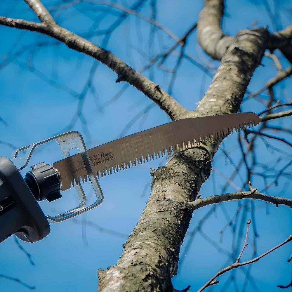 Akku Hochentaster Teleskop mit Akku, 210mm Sägeblatt, 4,7 m Reichweite, Ultra Leicht Blade-Tec