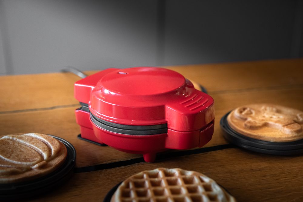 Mini gofrownica Lehmann Gofrino czerwona red, 4 kształty, 8 nakładek 490W, doskonala na prezent