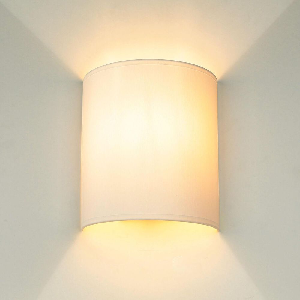 Wohnliche Innenleuchte aus Stoff mit Up & Down-Licht für eine gemütliche, indirekte Beleuchtung