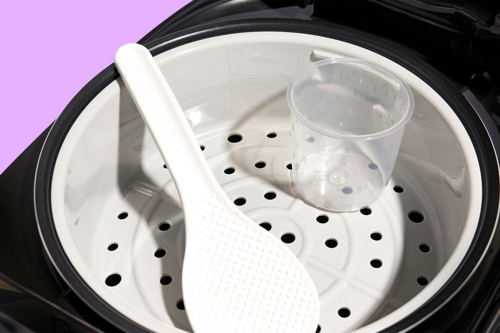 Zojirushi Premium Reiskocher NL-GAQ18 – 1,8 Liter – mit Warmhaltefunktion – inkl. Messbecher, Reislöffel und Dämpfeinsatz - Mit europäischem