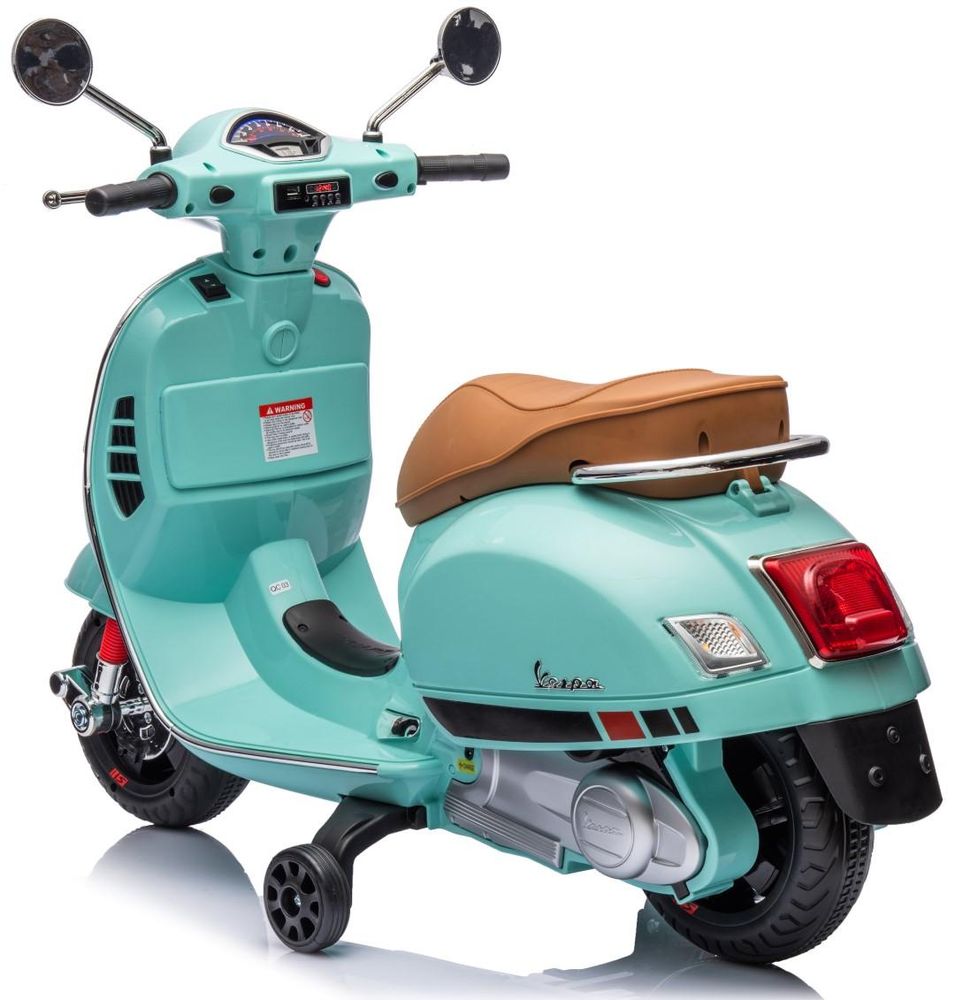 Rückansicht der Vespa mit geöffnetem Koffer