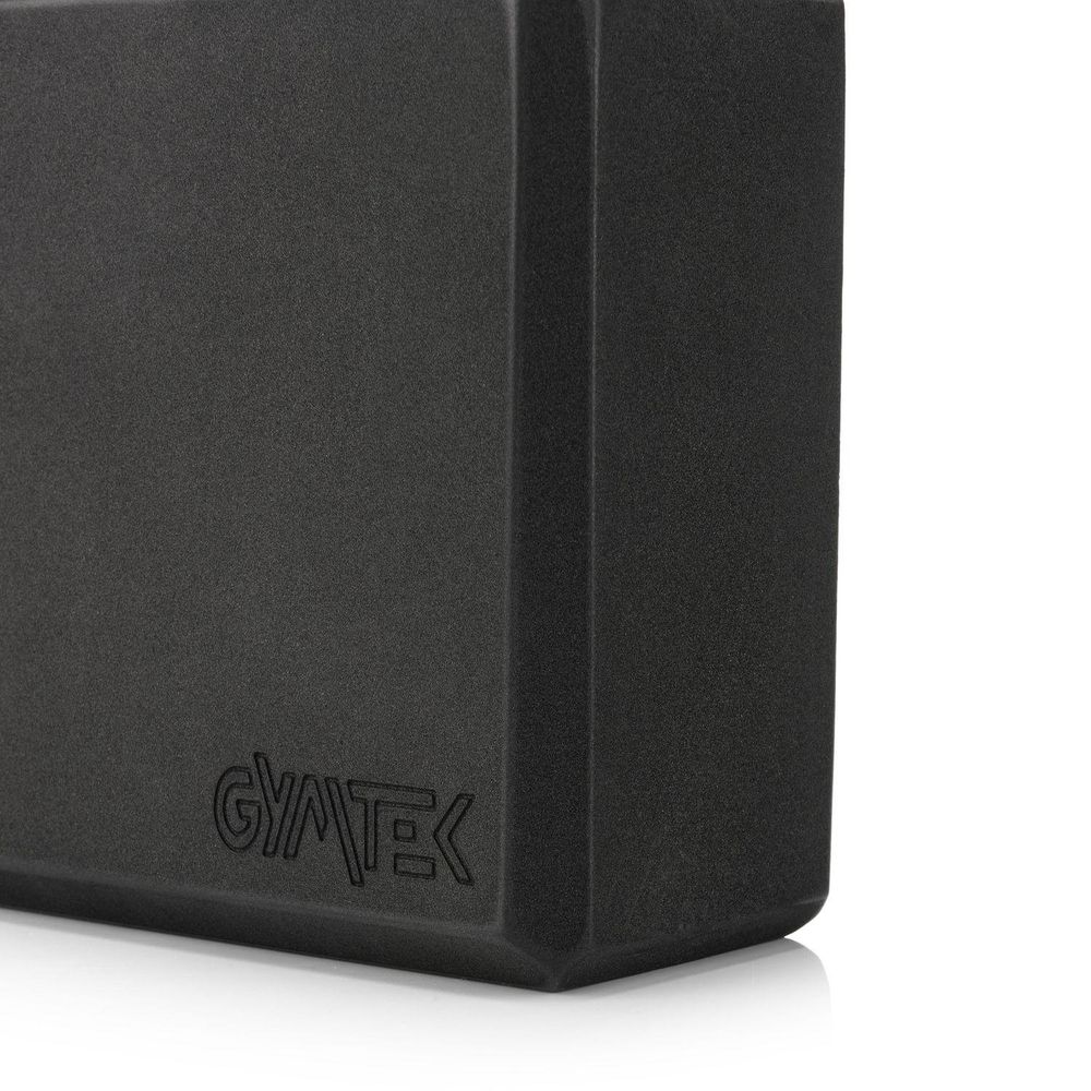 Nahaufnahme des GYMTEK Logos auf schwarzem Yogablock