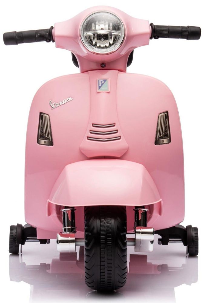 Frontansicht des Vespa Kinder Elektro Motorrads mit sichtbarem Lenker