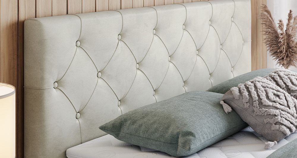 Vergrößern Sie das Kopfteil des Boxspringbettes, das Foto zeigt beige Stoff