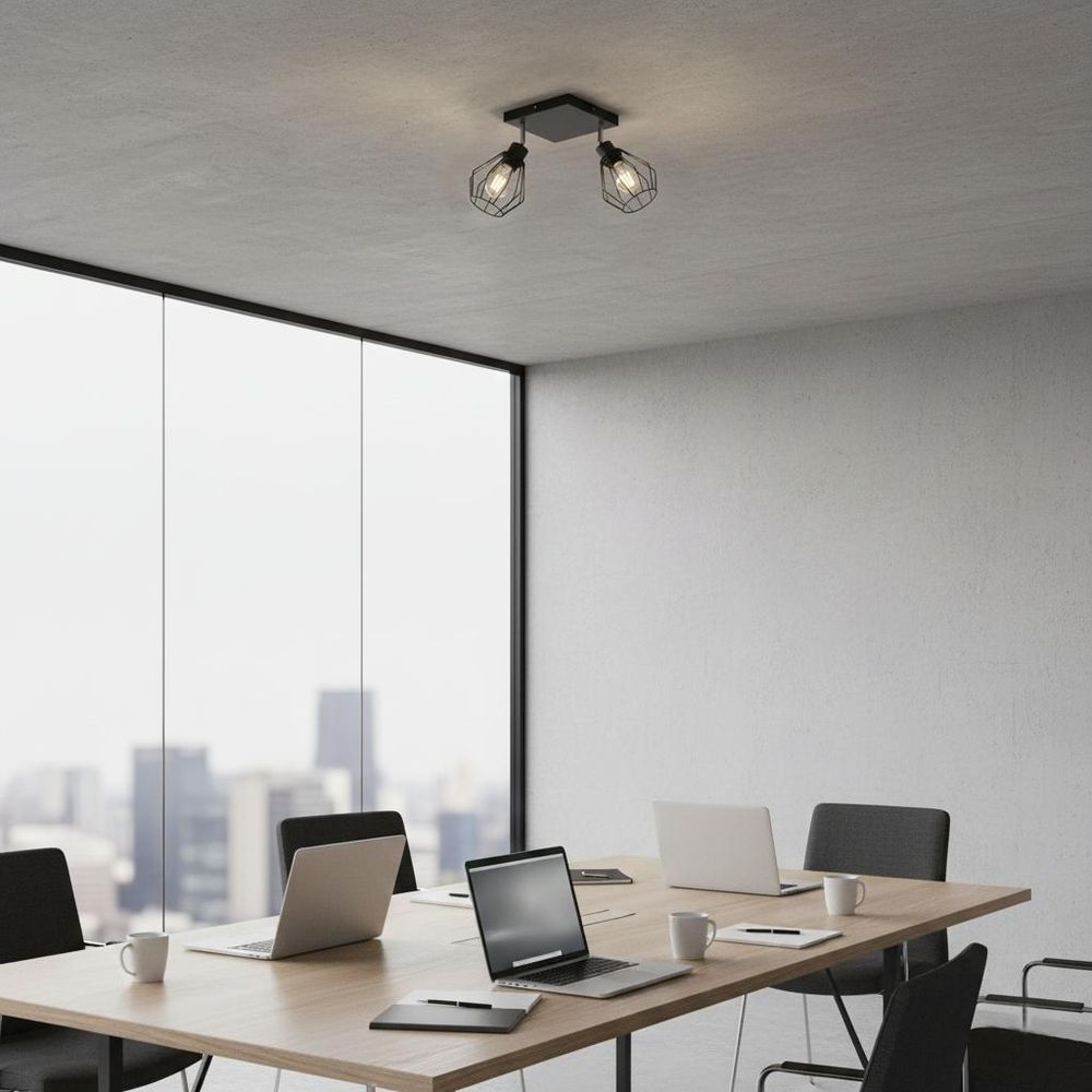 Ein modernes Büro, beleuchtet mit Deckenleuchten.