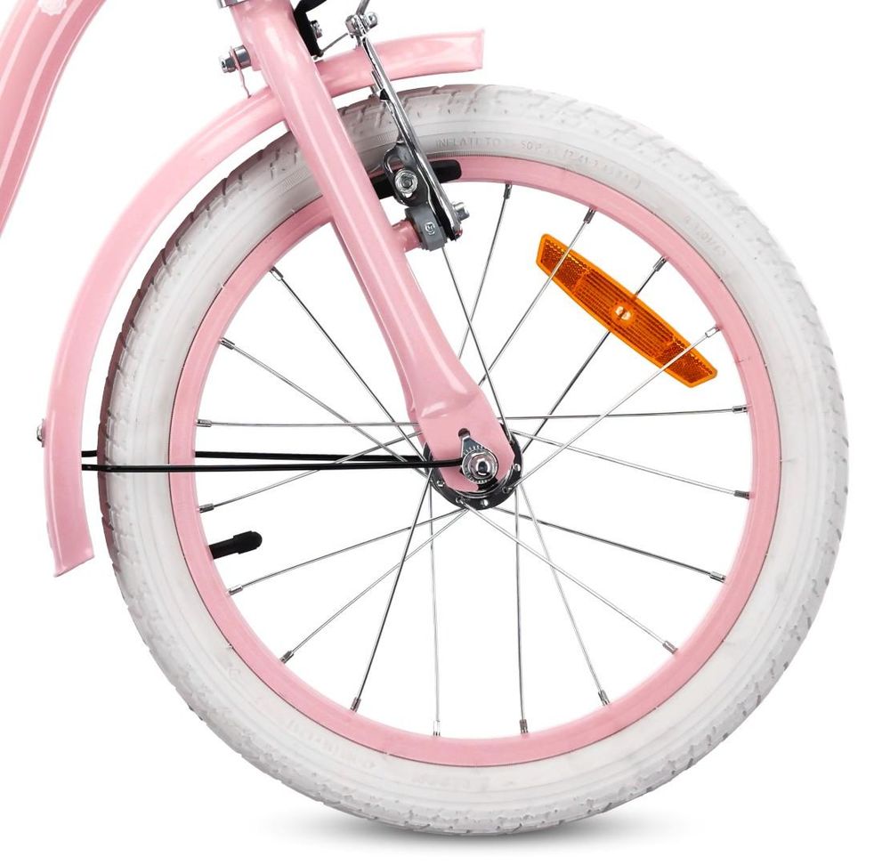 Detalle de la rueda delantera y freno V-brake de la bicicleta.
