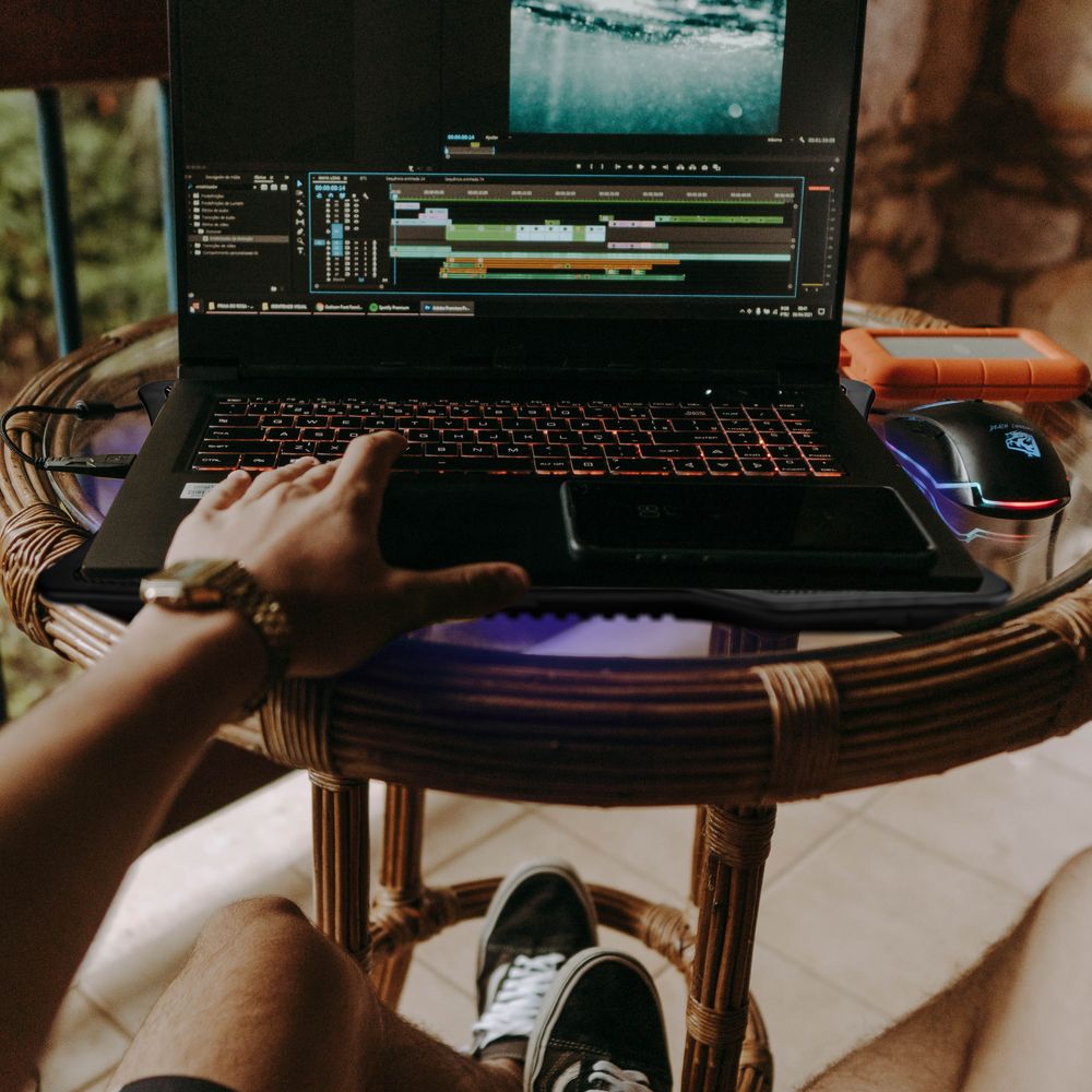 Notebook Laptop Kühler Ständer Kühlpads für Schreibtisch und Schoß 1 Lüfter Kühlmatte Stromversorgung über USB Ständer Gaming Laptop 35x25cm Retoo