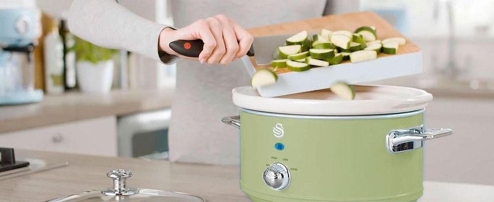 SWAN SF17021GNEU Retro Slow Cooker 3,5L, Antihaft-Keramisches PFOA- und PTFE-freies, Vintage Grün