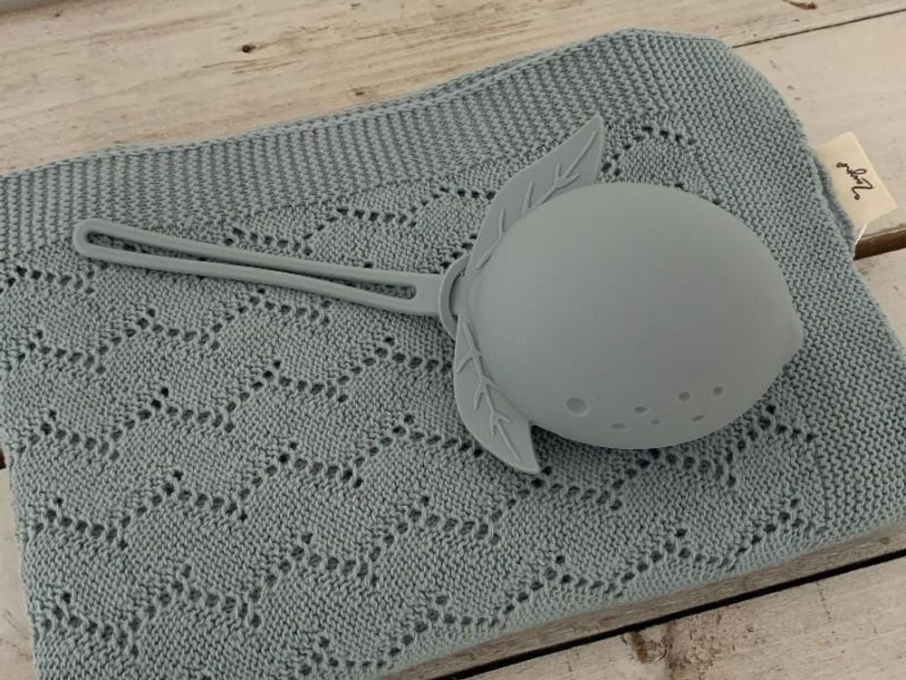 Zayno® Schnullerhalter "Nashi" in Beige | Hygienisch, Schnulleraufbewahrung, Geschenk für Baby, Taufe, Geburt, Orange, Schnullerbox aus Silikon