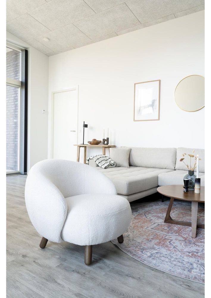 Savona Relaxsessel von House Nordic – Loungesessel mit weißem Bezug und Massivholzbeinen