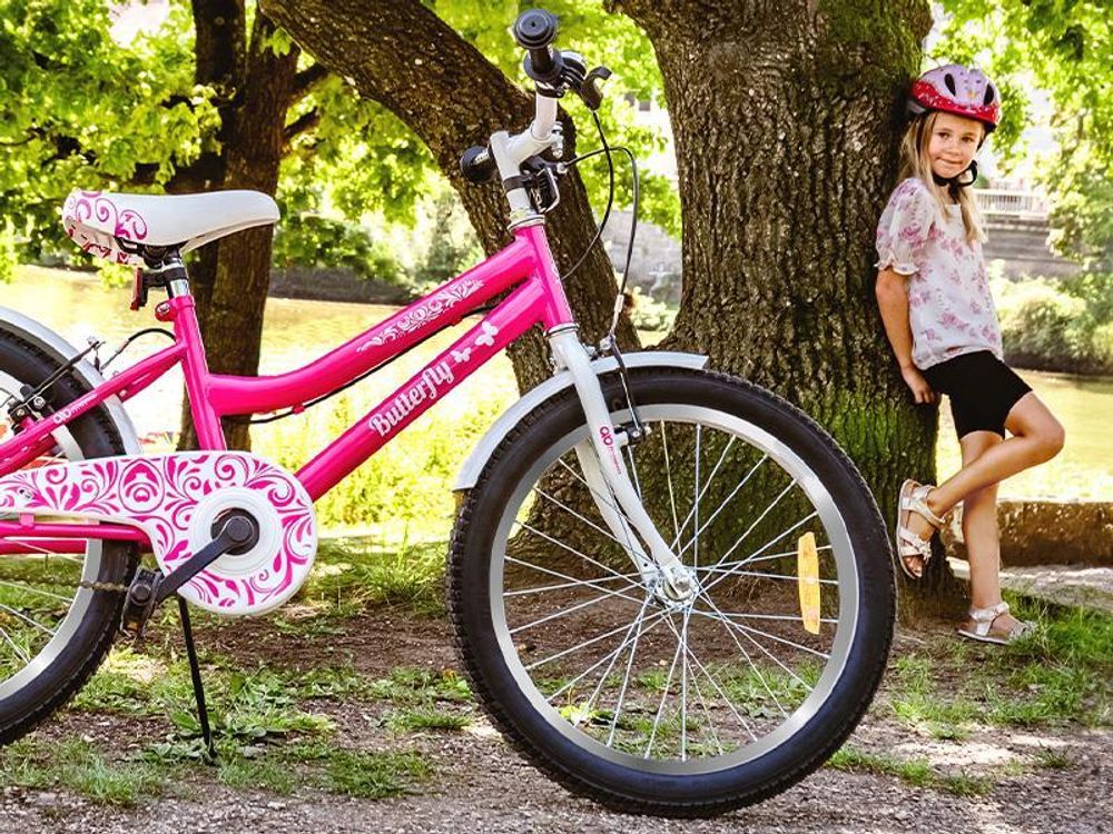 Actionbikes Kinderfahrrad Butterfly 20 Zoll | Kinder & Jugend Fahrrad - V-Brake Bremsen - Kettenschutz - Fahrradständer - 6-9 Jahre (Weiß/Pink)