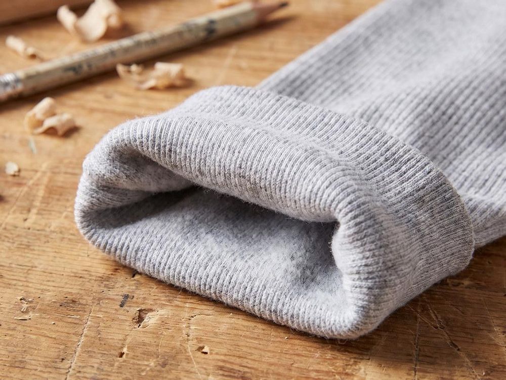 Innen angeraut, außen glatt: so hält das Fleece warm