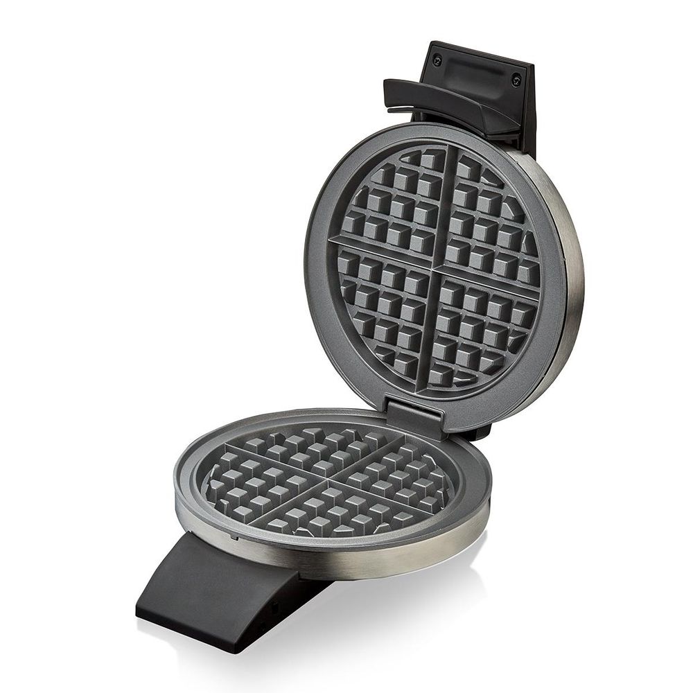 Das Cloer-1699 Waffelautomat ist offen, sodass man die Antihaftbeschichtung PFAS-frei sehen kann.