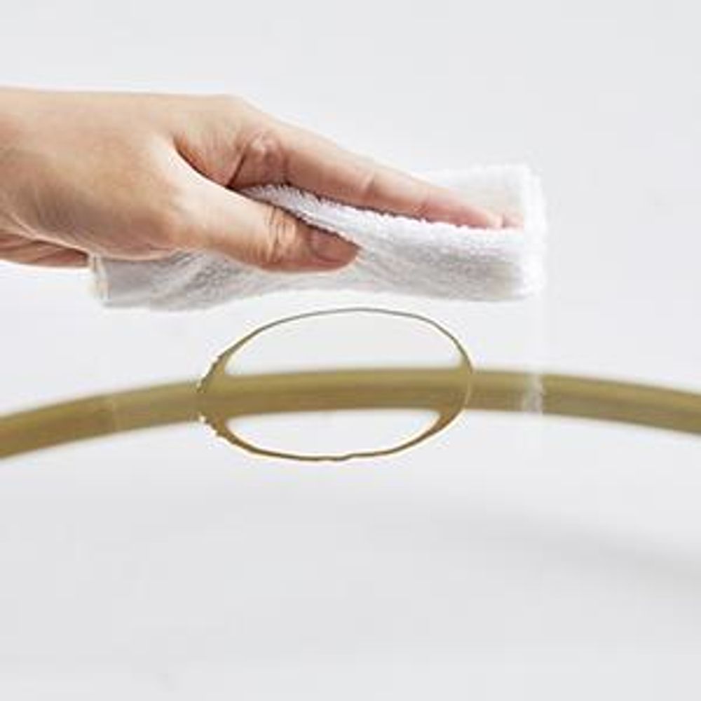VASAGLE Couchtisch mit goldenem Eisengestell Ø84 x 45,5 cm rund Glastisch robustes Hartglas Sofatisch stabil Wohnzimmertisch dekorativ Gold LGT21G