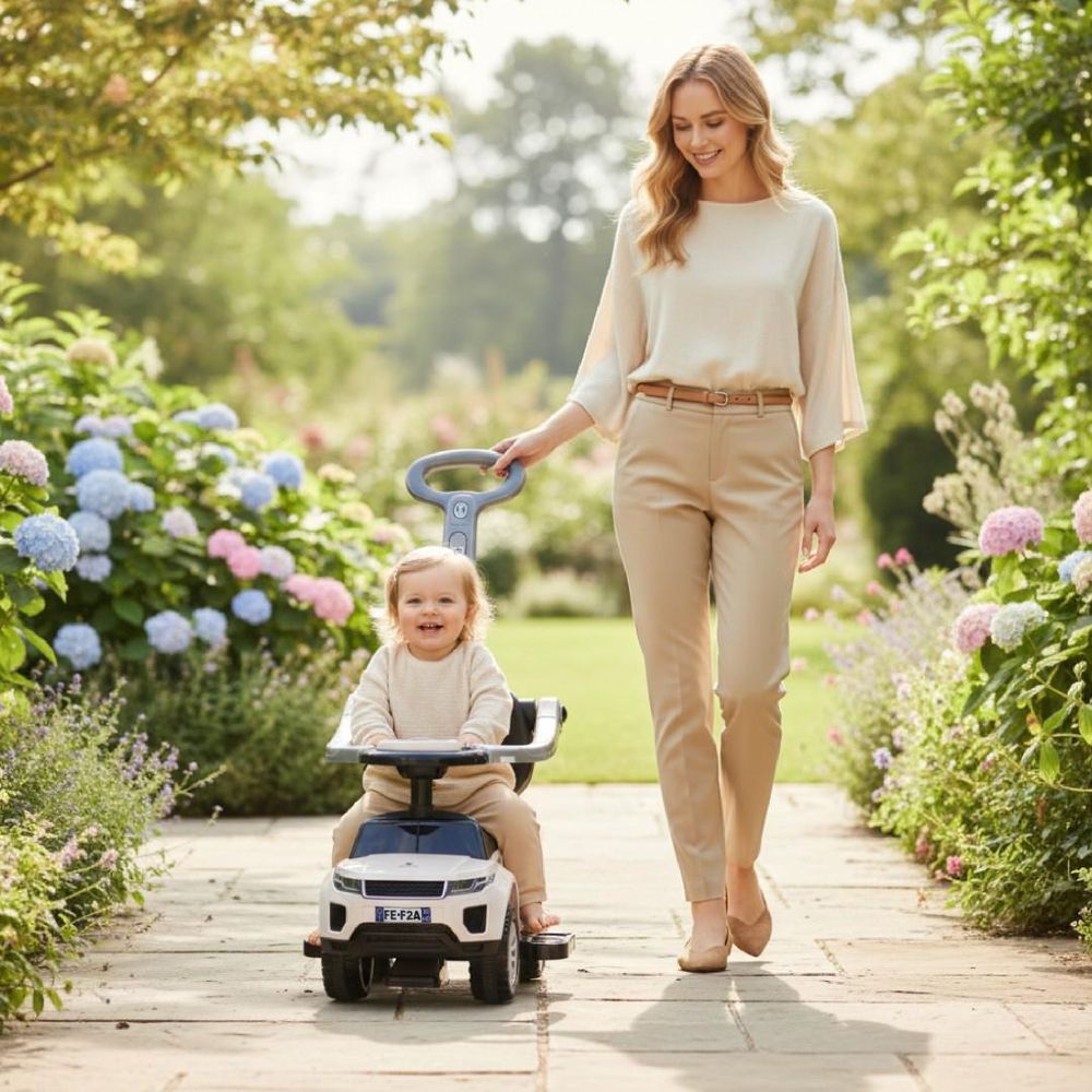 Parent et enfant utilisant le porteur SUN BABY lors d'une promenade en extérieur.
