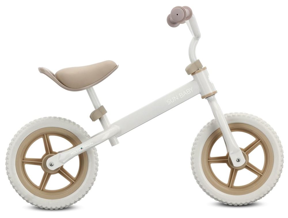 Zijaanzicht van de Sun Baby loopfiets met schuimbanden en stalen frame.