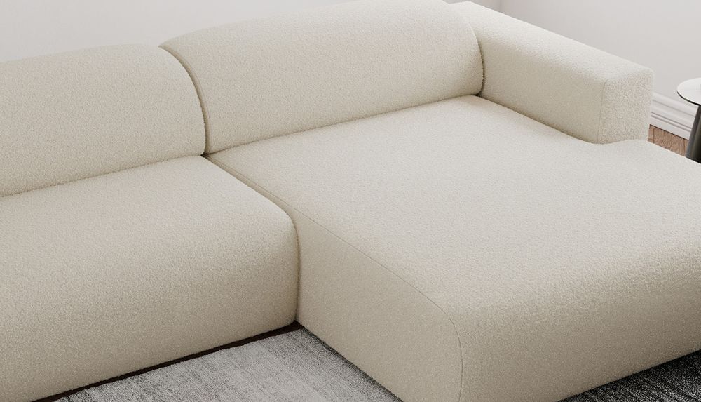 Zoomen Sie auf die Sitzfläche des Ecksofas. Sofa aus beigem Boucle-Stoff