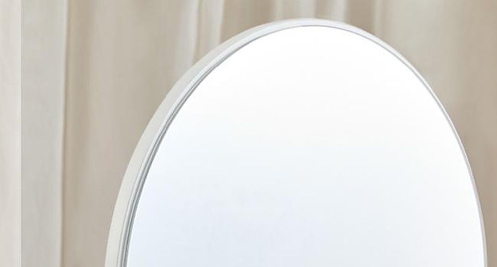 SONGMICS Spiegel 360° drehbar, mit Haken und Ablagen, Standspiegel für Wohnzimmer und Schlafzimmer, Hartglas, gewölbt, weiß