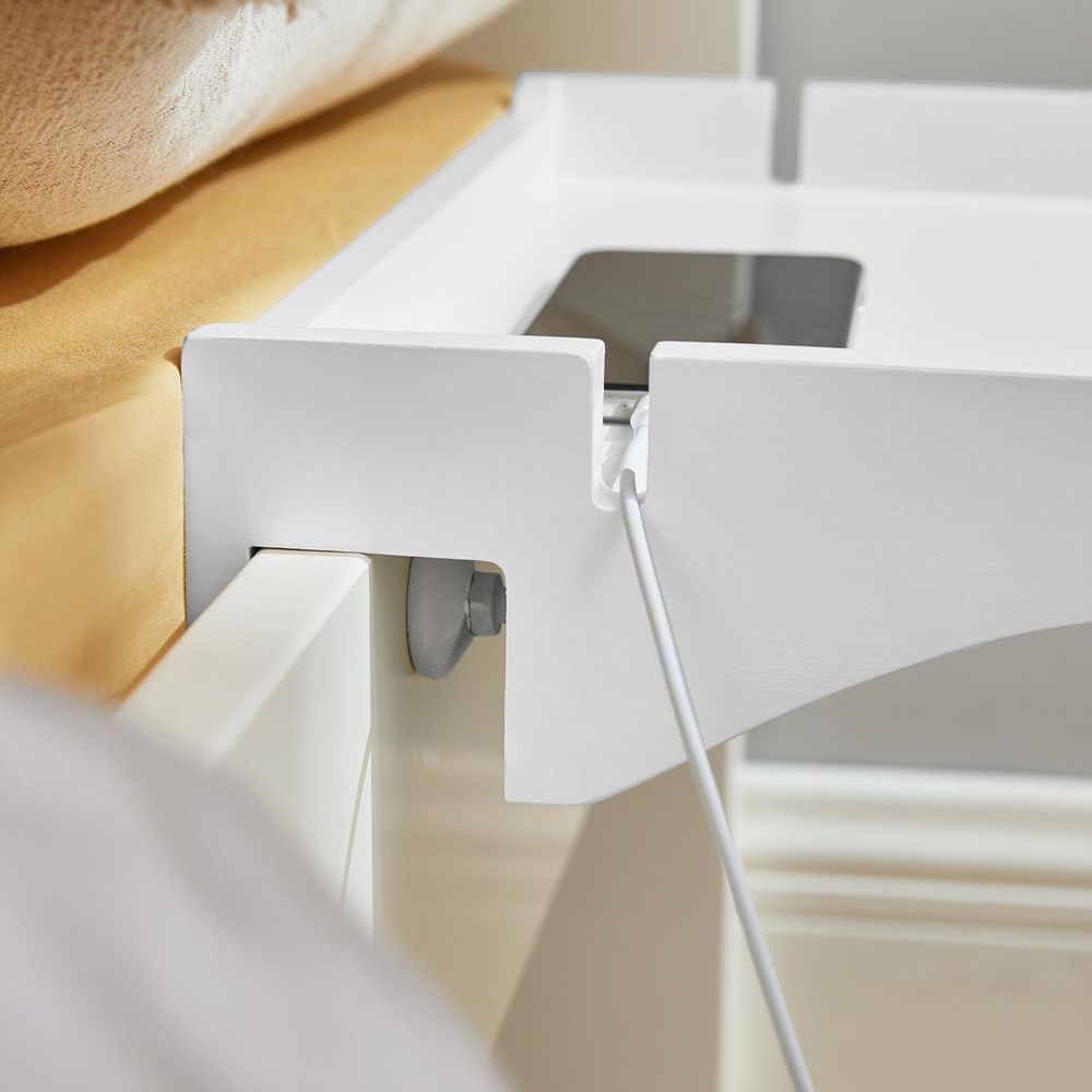 SoBuy Klemmregal fürs Bett mit Kabelführung - Bambus-Nachttisch für Bücher, Smartphones & Brillen, 36x25x9cm Weiß NKD01-W