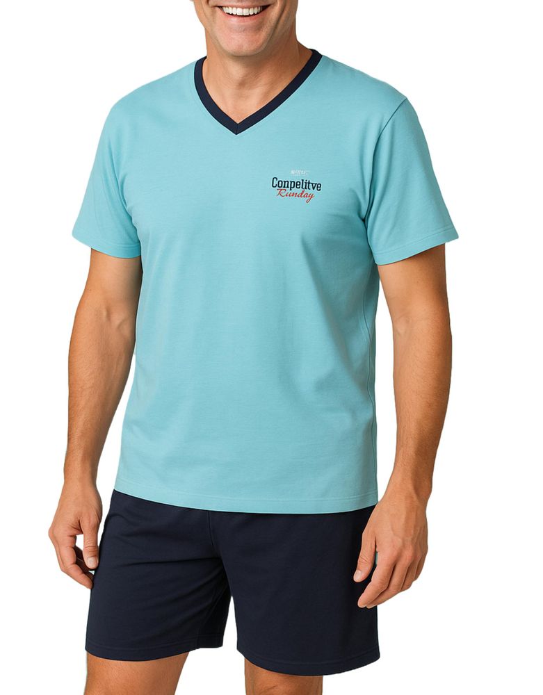 Herrenschlafanzug Malo mit hellblauem Kurzarm-Oberteil und dunkelblauer kurzer Hose