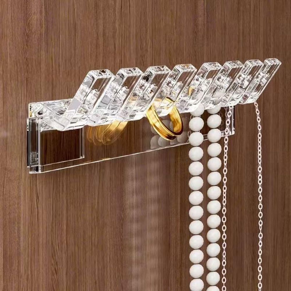 Nahaufnahme der Anti-Tangle-Haken mit Ring und Ketten