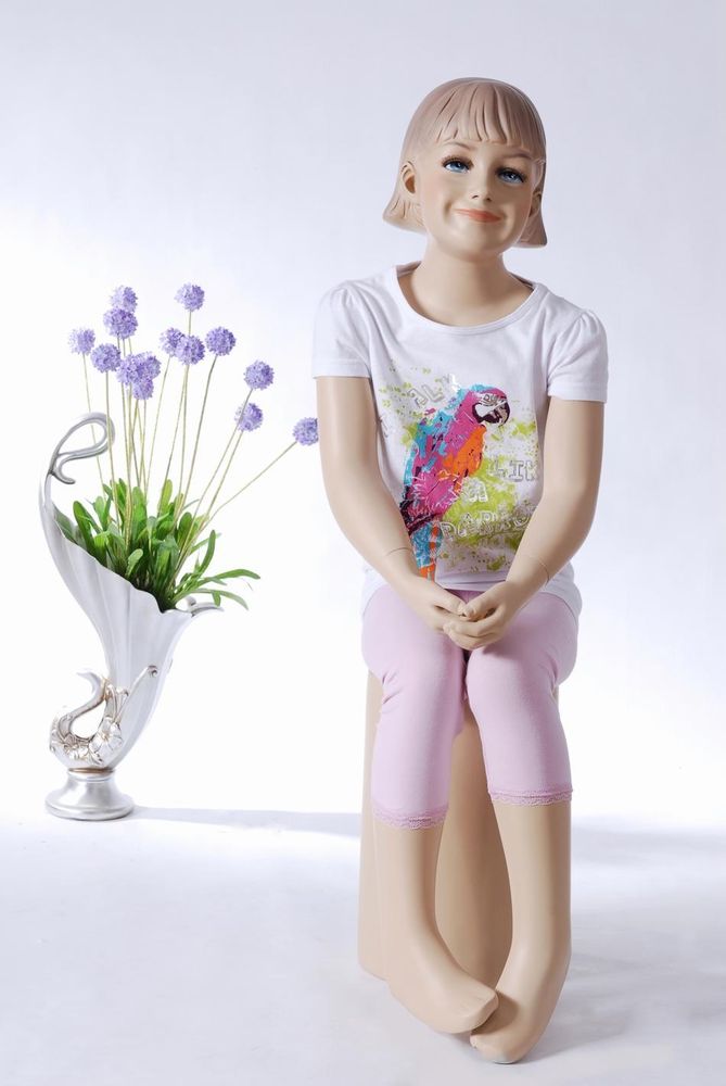 BB-13 Mädchen sitzende Kinderpuppe mit Hocker Glasfasern