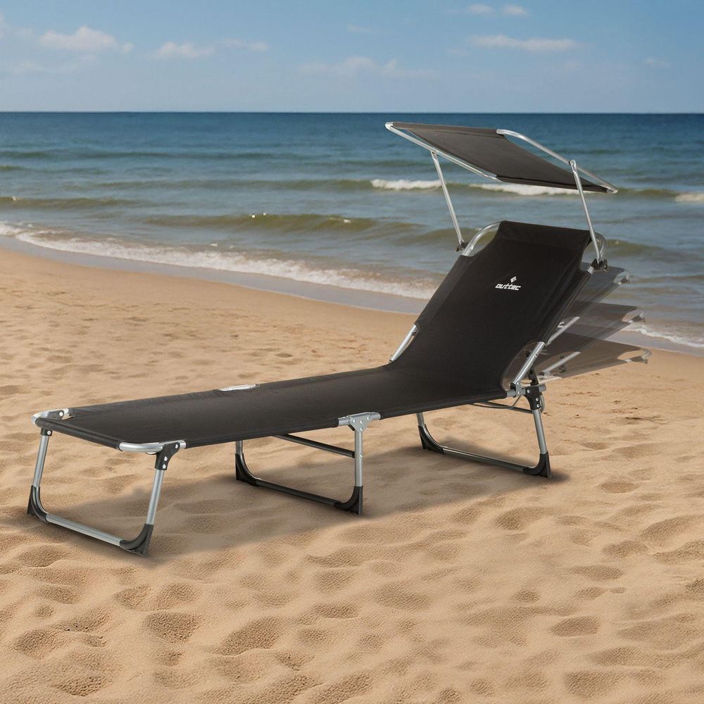 Die Sonnenliege am Strand zeigt die verschiedenen Einstellungsmöglichkeiten der Rückenlehne