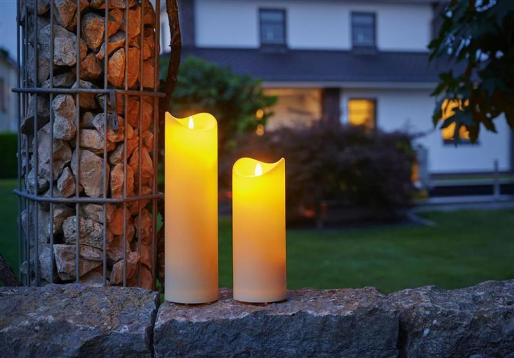 In- & Outdoor LED Kerze mit flackernder Docht-Flamme, Ø 8,9 x 15,3 bis 30 cm, flammenlose Kerzen mit Timer und beweglicher Flamme, warm-weiß beleuchtet, bis zu 800 Std., creme (ca. Ø 8,9 cm x 30,5 cm)