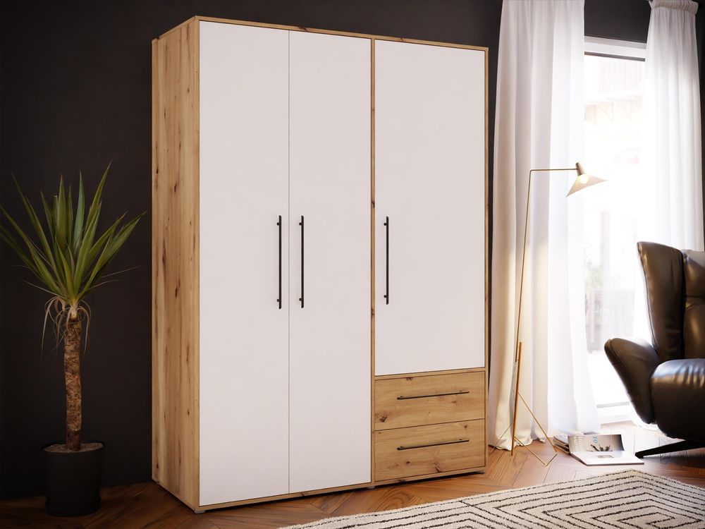 Mokkaris von freiraum – Kleiderschrank mit Drehtüren und flexiblem Stauraum