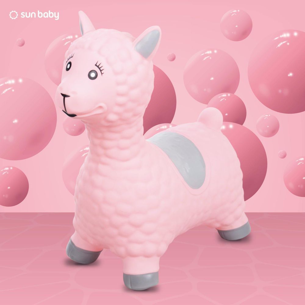 Roze springdier in de vorm van een alpaca op een roze achtergrond