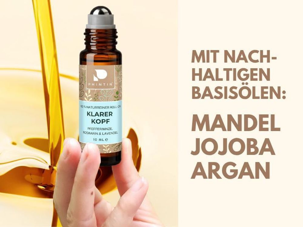 Weiße Frauenhand die den Roll-On in der Hand hält