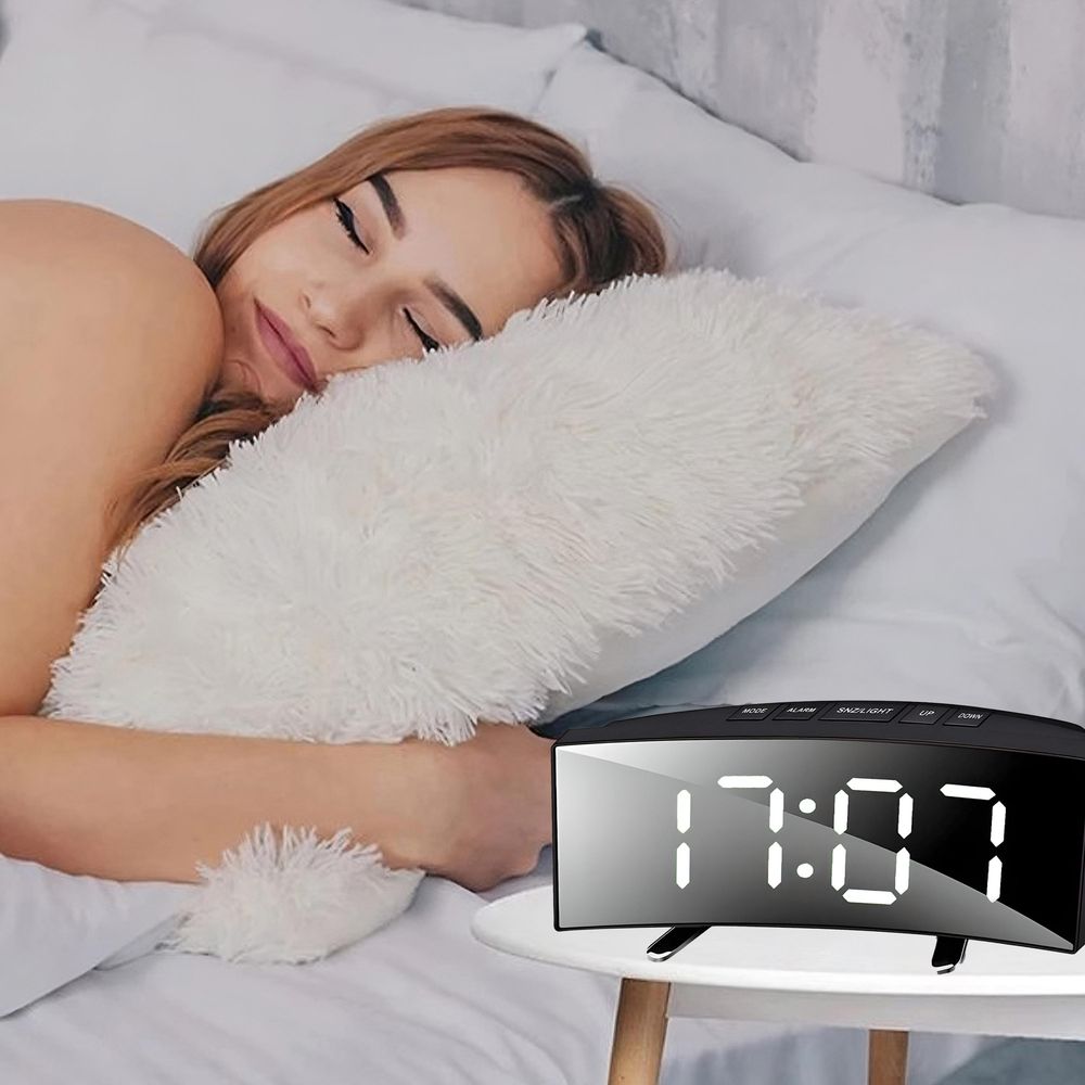 Einstellbare Helligkeit mit automatischem Nachtmodus