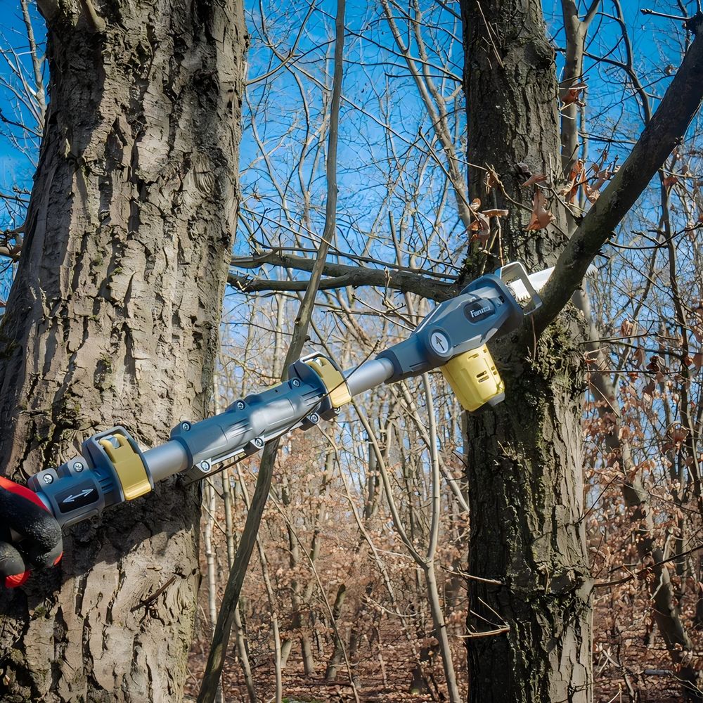 Akku Hochentaster Teleskop mit Akku, 210mm Sägeblatt, 4,7 m Reichweite, Ultra Leicht Blade-Tec
