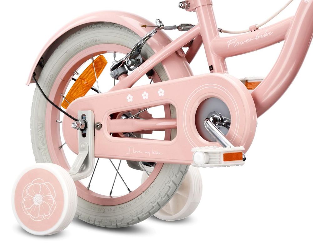 Rueda trasera de bicicleta infantil con ruedines y protector de cadena, vista lateral.