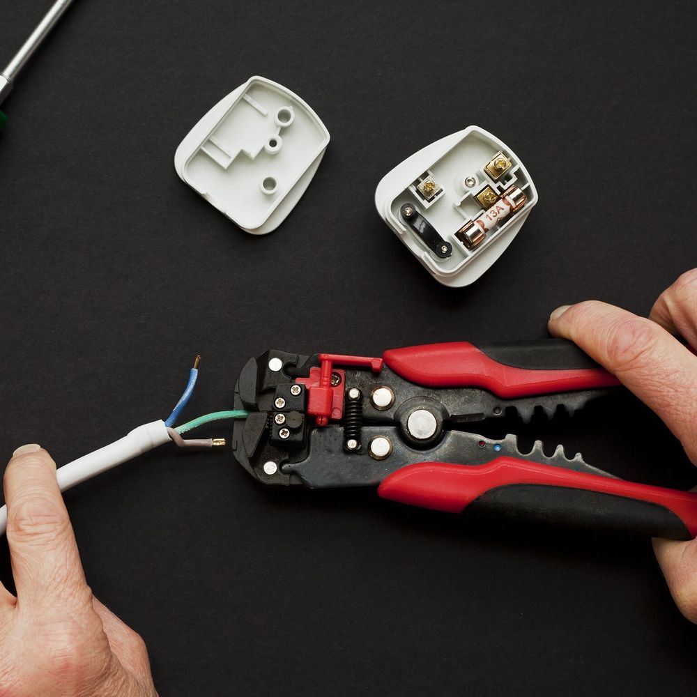 Automatische Abisolierzange mit Kabelmesser Universal Entmanteler 0,2-6mm² für Elektro Haus Installation z.B. für Nymkabel und Schalterdosen Retoo