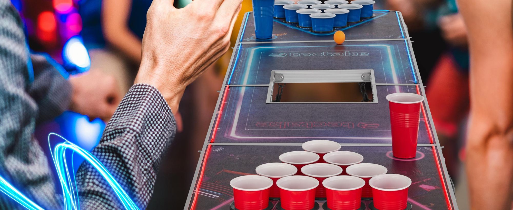 tectake® Aluminium Bierpongtisch BeerWars II mit Eisfach, Becherlöchern, LED-Beleuchtung inklusive 100 Bechern, 6 Bällen und Kartentrinkspiel