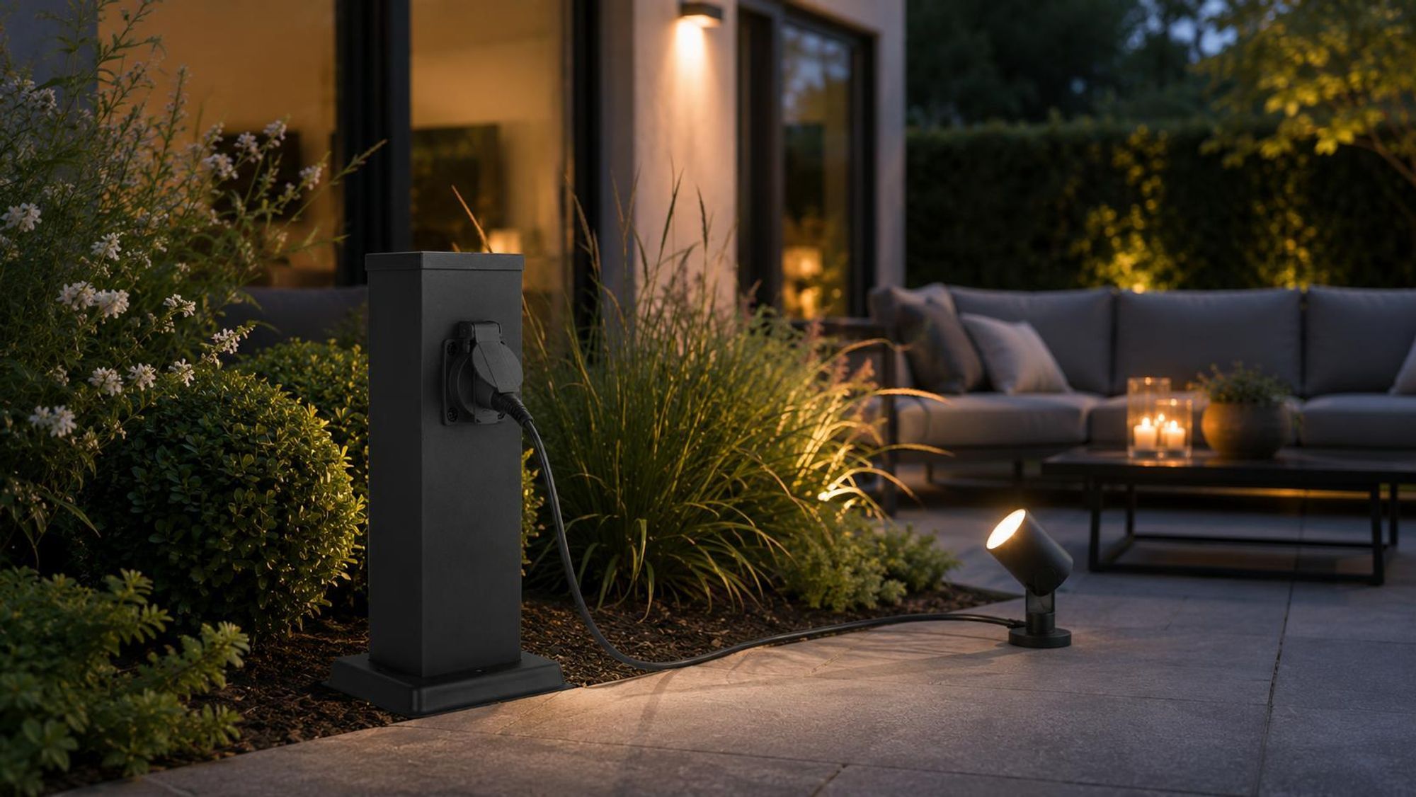 MasterLED Gartensteckdose Schwarz 20 cm Aluminium Steckdosensäule mit Steckdose für Garten Terrasse und Außenbereich