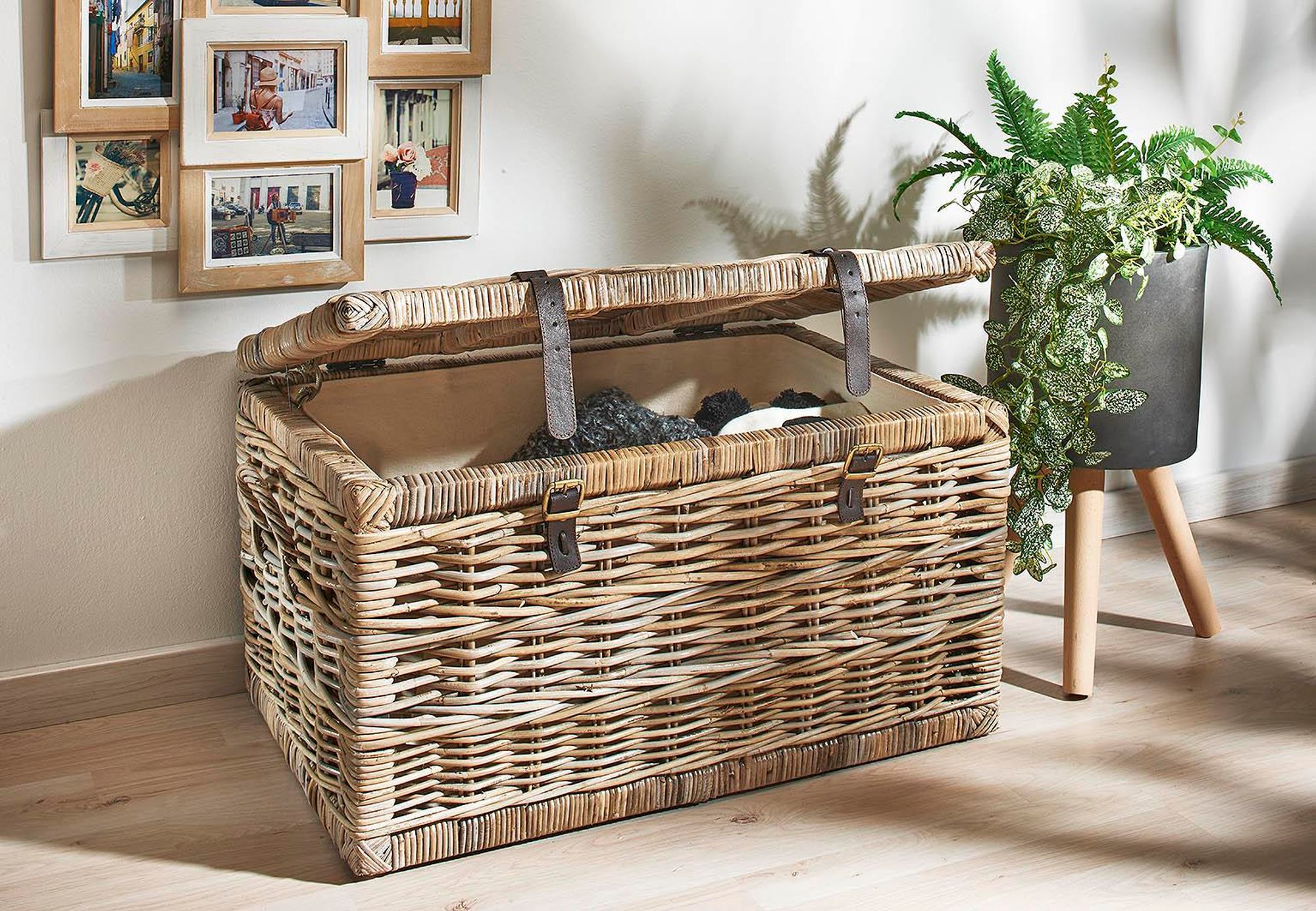 Kobolo Truhe Korbtruhe Sitztruhe Rattan 70x45x40 cm grau mit Textil - Möbel Einrichtung Dekoration Aufbewahrung Zinmer Flur Eingangsbereich Sitzbank