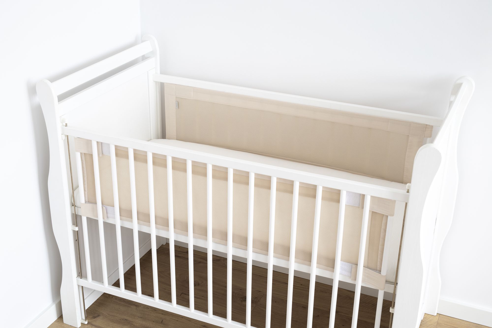 BEIGE Atmungsaktiv BETTUMRANDUNG Netzstoff Babybett Umrandung Neugeborene Baby Sprossen Bett Schutz