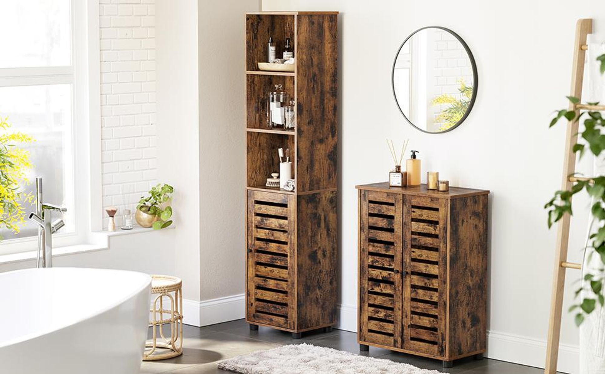VASAGLE Badezimmerschrank mit Lamellentüren, 2 höhenverstellbare Ablagen