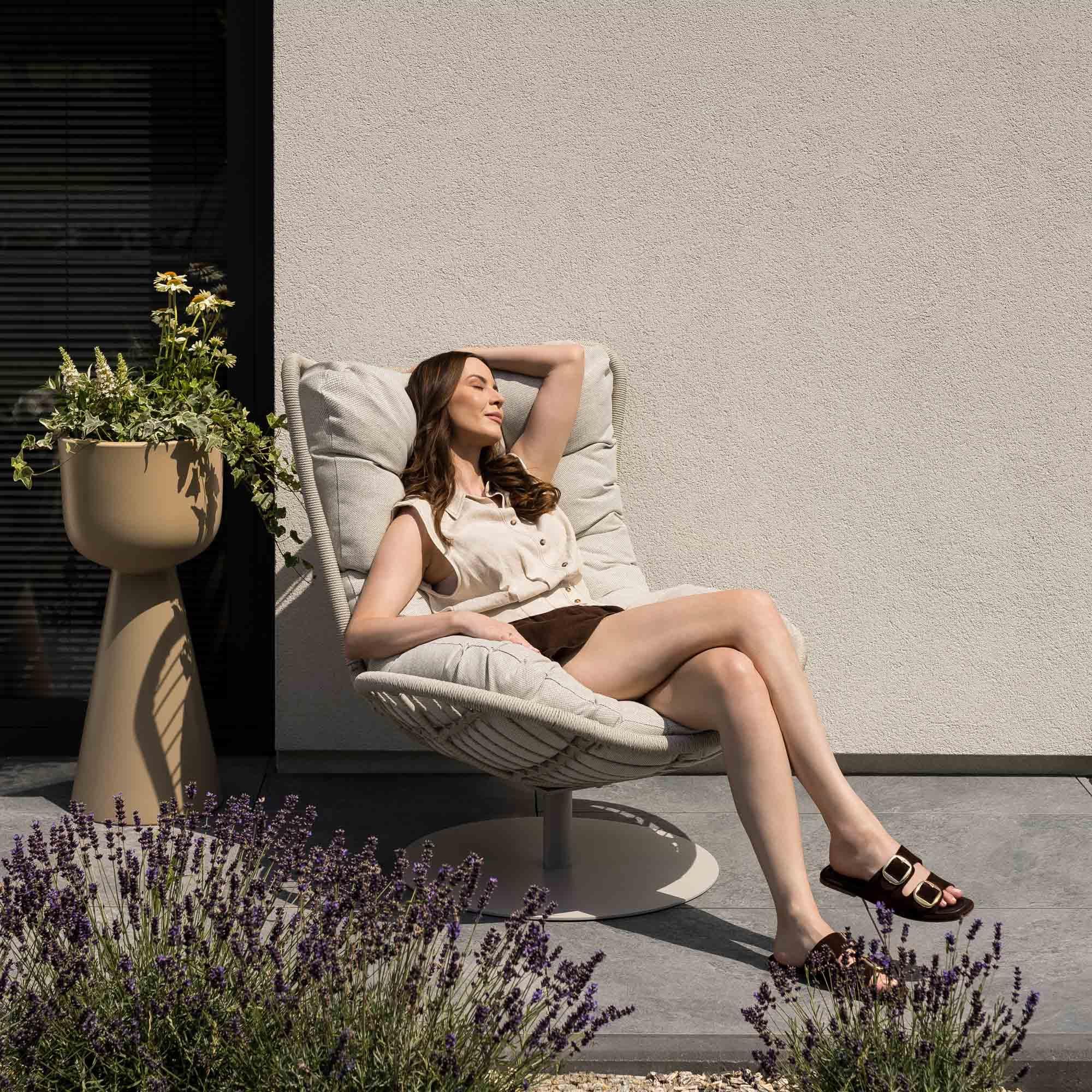 di volio Gartensessel SALO - beige, Lounge Sessel aus PE-Rattan mit Standfuß, bequem & stabil