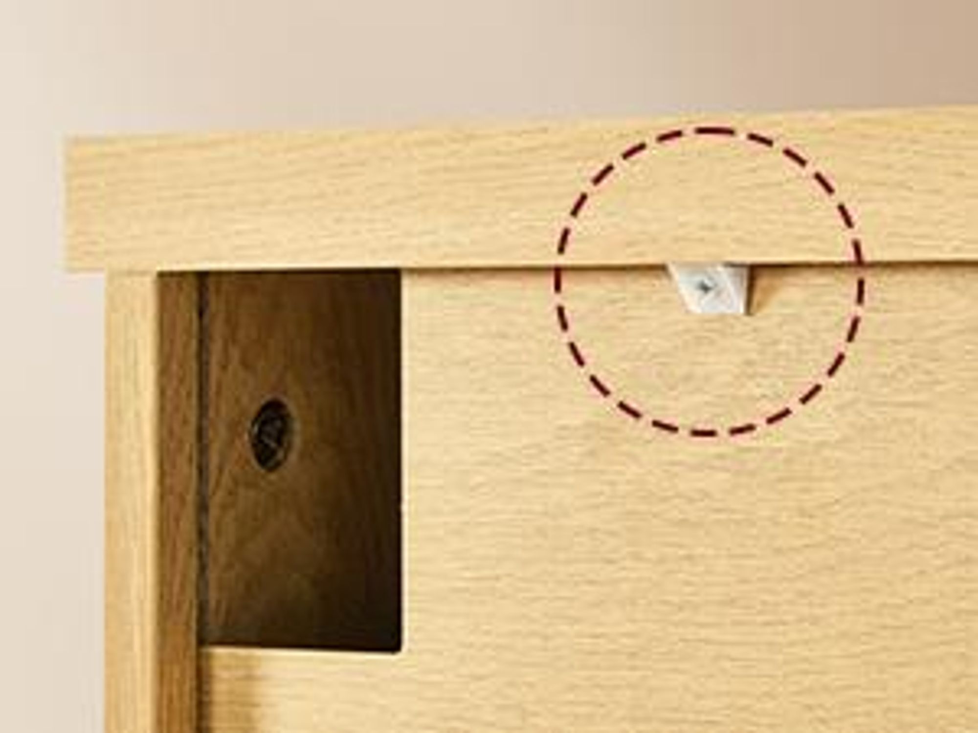 Rückwand mit Verstärkungen