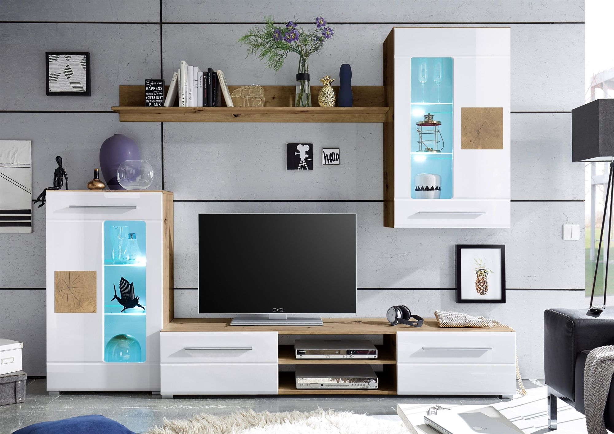 Goran I Wohnwand – moderne Wohnzimmer-Wohnwand mit Glasbodenbeleuchtung und viel Stauraum