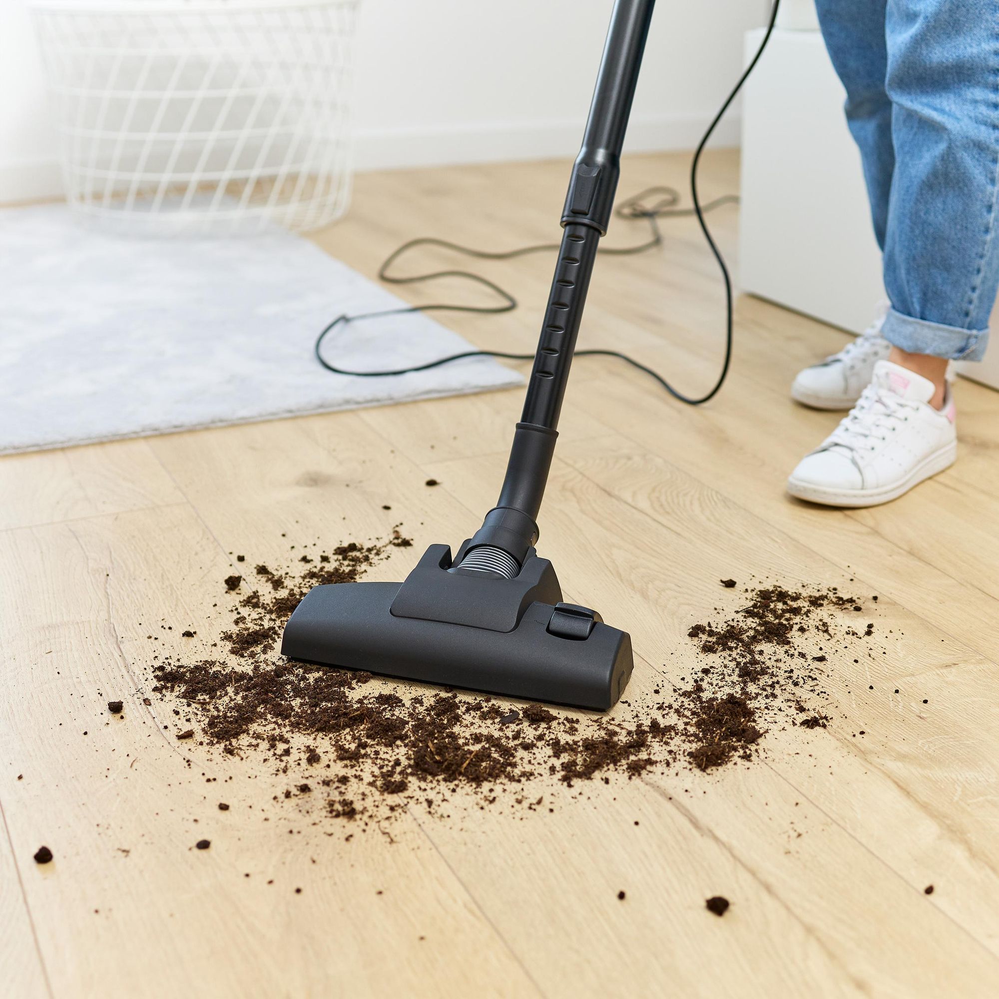 Vertikaler, leistungsstarker Staubsauger mit Kabel MPM MOD-74